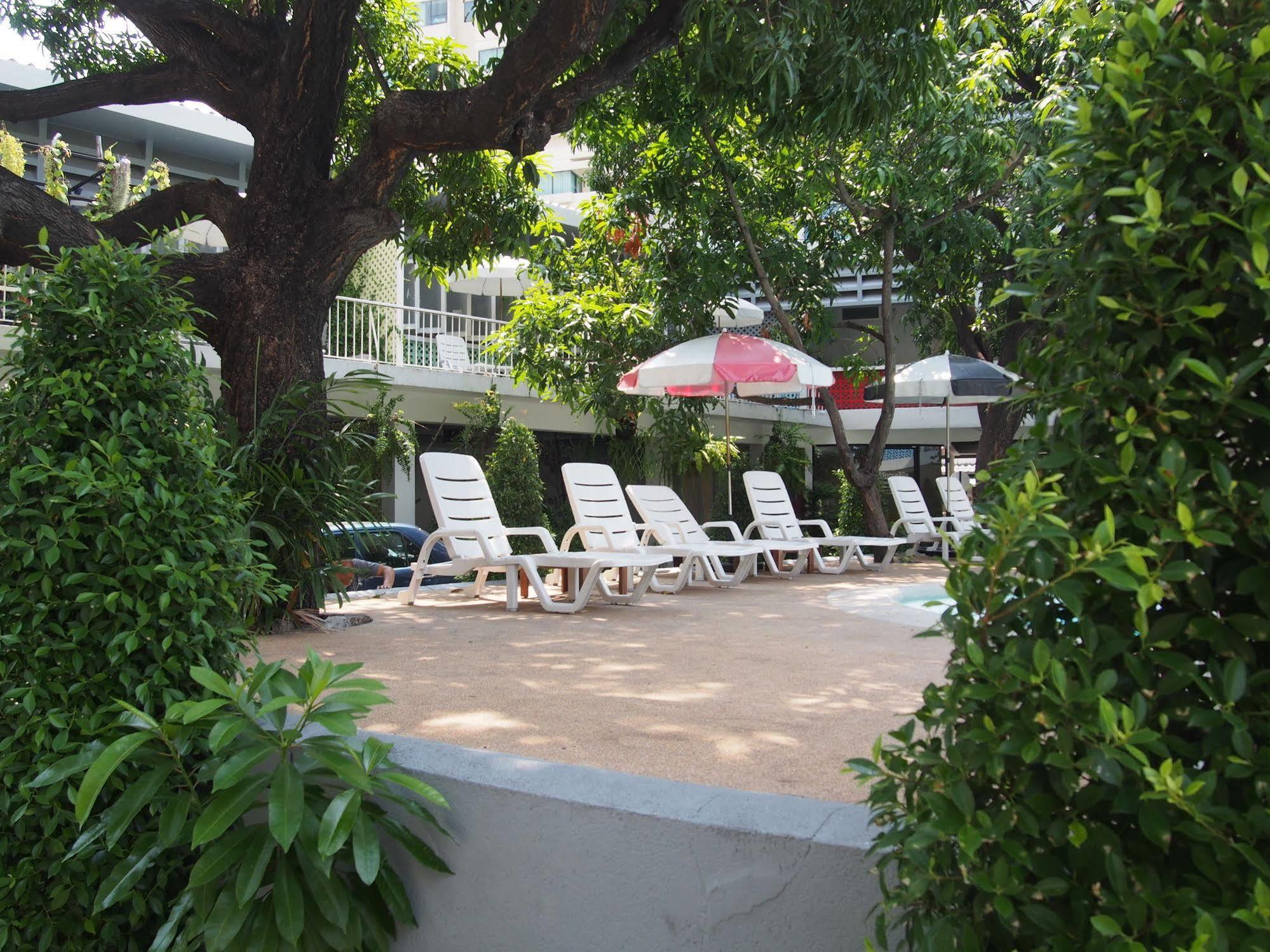Hotel Retroasis Bangkok Exterior foto